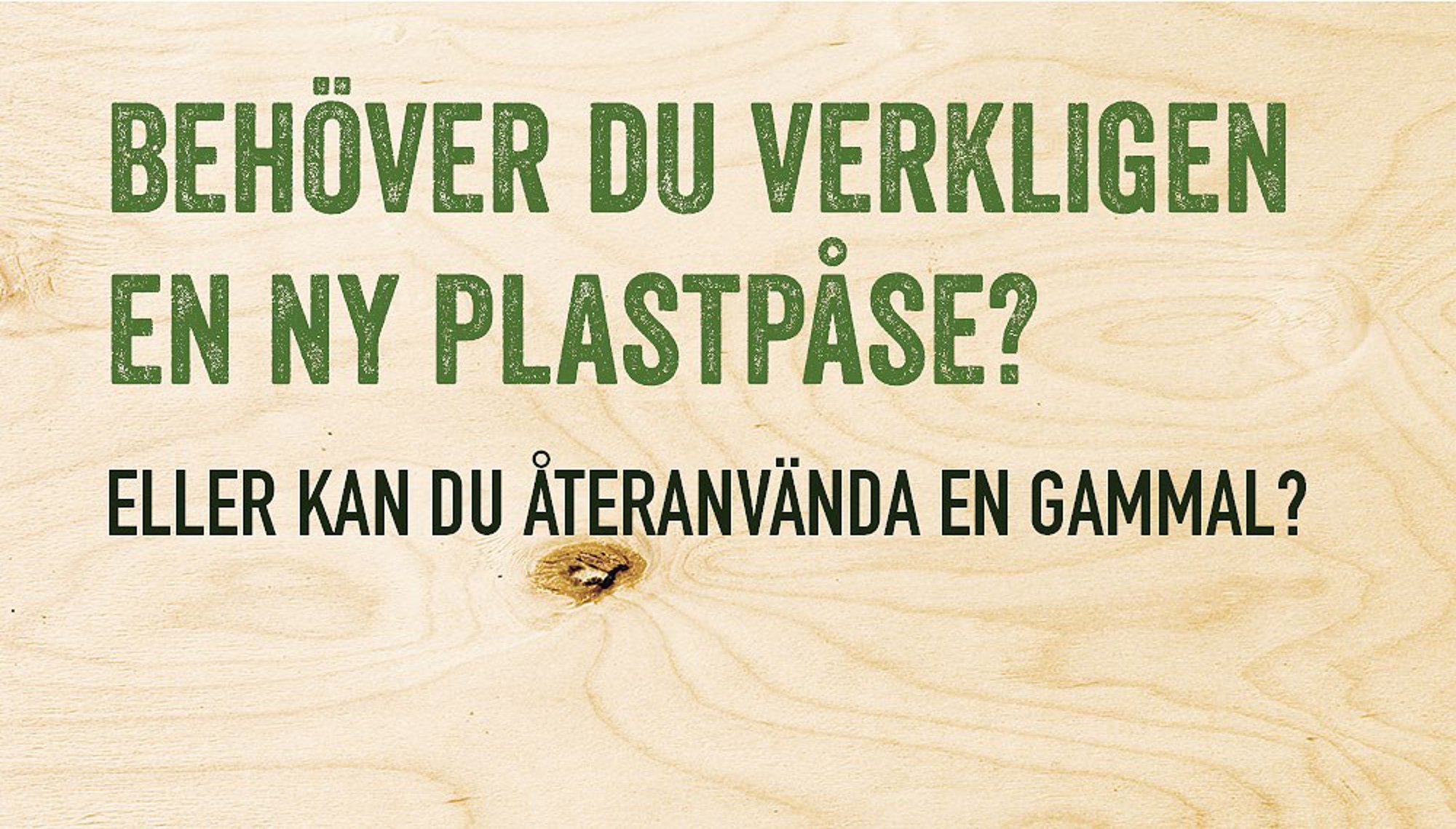 nomenu Bild på en träplanka där det med grön text står "Behöver du verkligen en ny plastpåse? Eller kan du återanvända en gammal?"