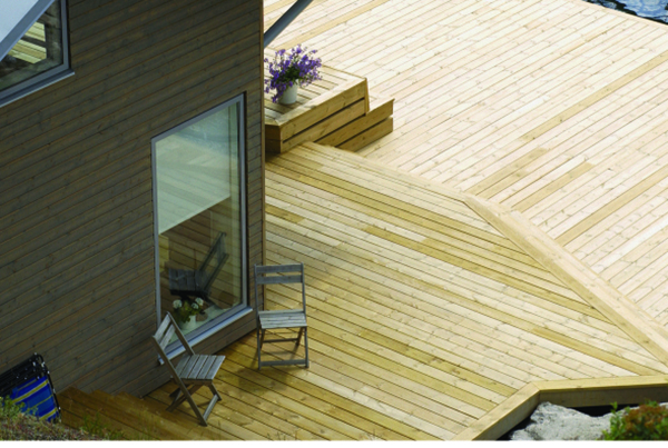 nomenu Bild på en stor träaltan, trallvirke 