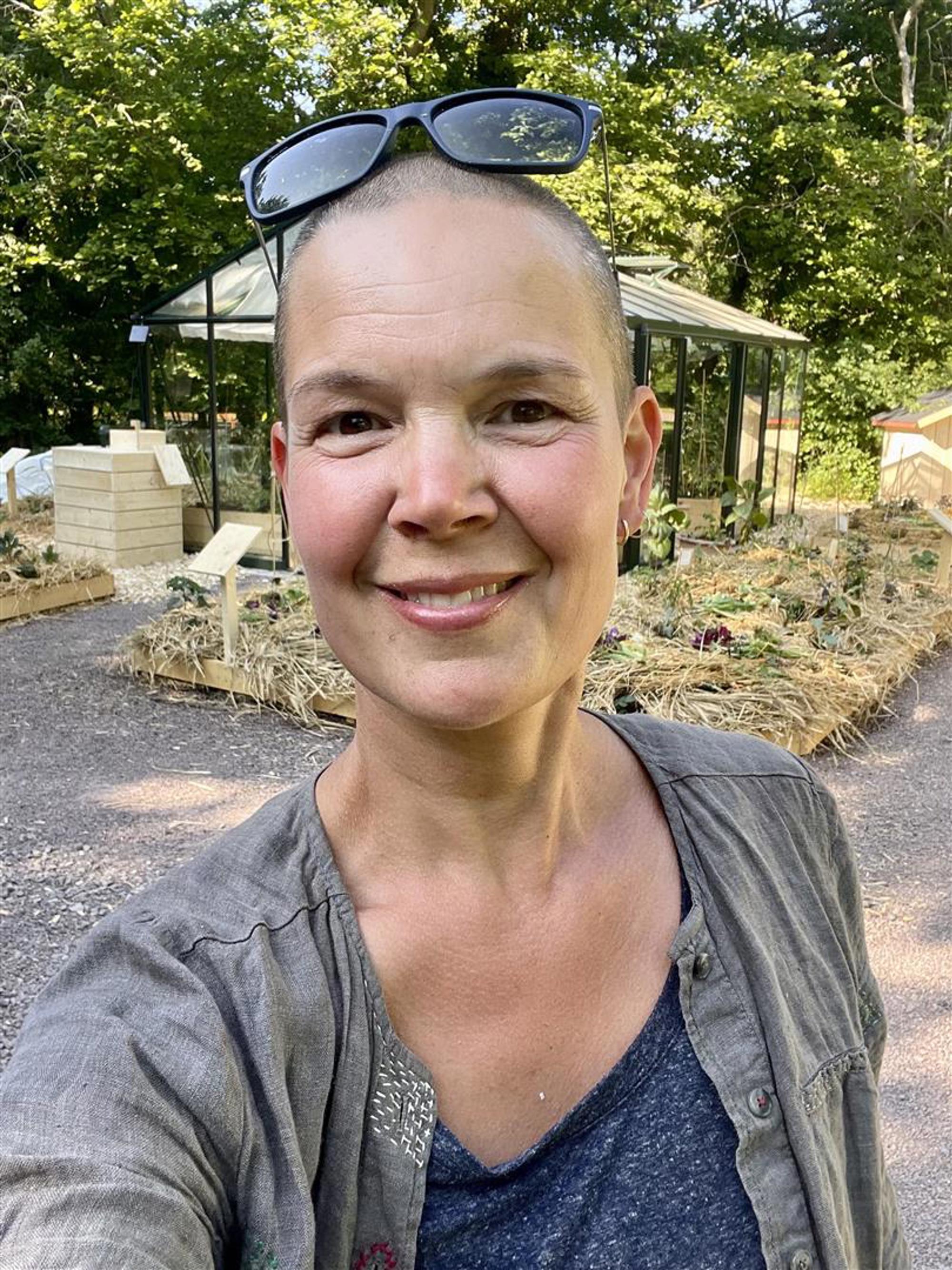 nomenu Bild av Sara Bäckmo, journalist/författare/influencer som driver Skillnadens Handelsträdgård i Kalvsvik och Skillnadens Trädgård - en av nordens största trädgårdsbloggar