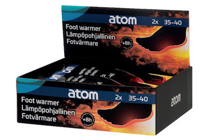Förpackning med atom fotvärmare, svart och färgglad design, text "Foot warmer Lämpöpohjallinen Fotvärmare +8h", storlek 35-40.