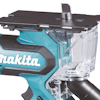 Bärbar Makita såg med synligt blad och del av handtag. Text "Makita" på verktygets sida.
