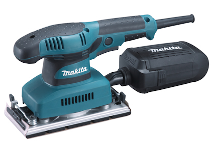 Elektrisk slipmaskin i turkos och svart med dammuppsamlingspåse. Märket "Makita" syns på sidan.