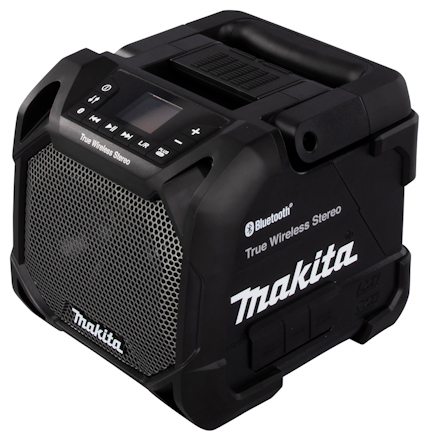 Svart Makita högtalare med metallgaller, handtag och knappar för volym och Bluetooth. Text: "True Wireless Stereo".