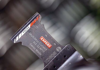 Extra metallsågblad med texten "Bosch Expert MultiMax 3.0 Curved, AIZ 24 AT, Swiss Made" och rödvit markering.