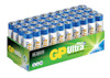 Förpackning med 40 GP Ultra Plus AAA alkaliska batterier, stående i fyra rader i en kartong.