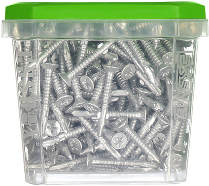 Plastburk med många silverfärgade skruvar och grön lock.