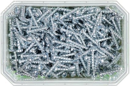 En plastlåda full med silverfärgade skruvar med ett korsformat huvud.