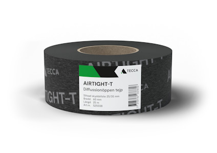 Svart rulle tejp med texten "AIRTIGHT-T" och "Diffusionsöppen teip" på etikett. Märkt "TECCA".