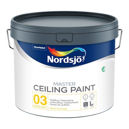 Färgbehållare märkt "Nordsjö Master Ceiling Paint 03 Super Matt" med handtag och färgglad logotyp.