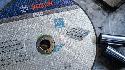 Rund kapskiva märkt "BOSCH PRO" för rostfritt stål, med texten "Longlife" och "Universal Brand X-LOCK".