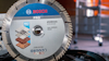Cirkelsågklinga från Bosch Pro, Ø 230 mm, visas framför suddig bakgrund.