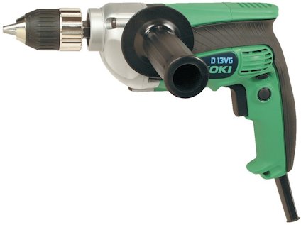 Grön och svart borrmaskin med sidohandtag, märkt "D13VG" och "HIKOKI".